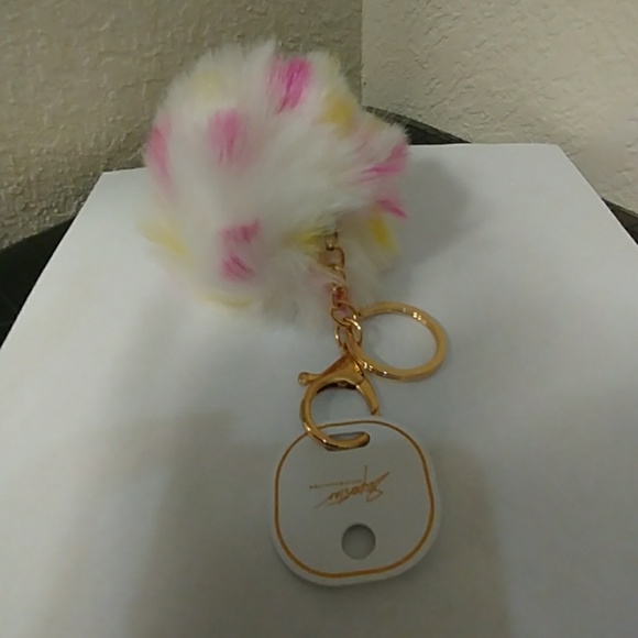 PomPom Key Chain - Picture 4 of 8
